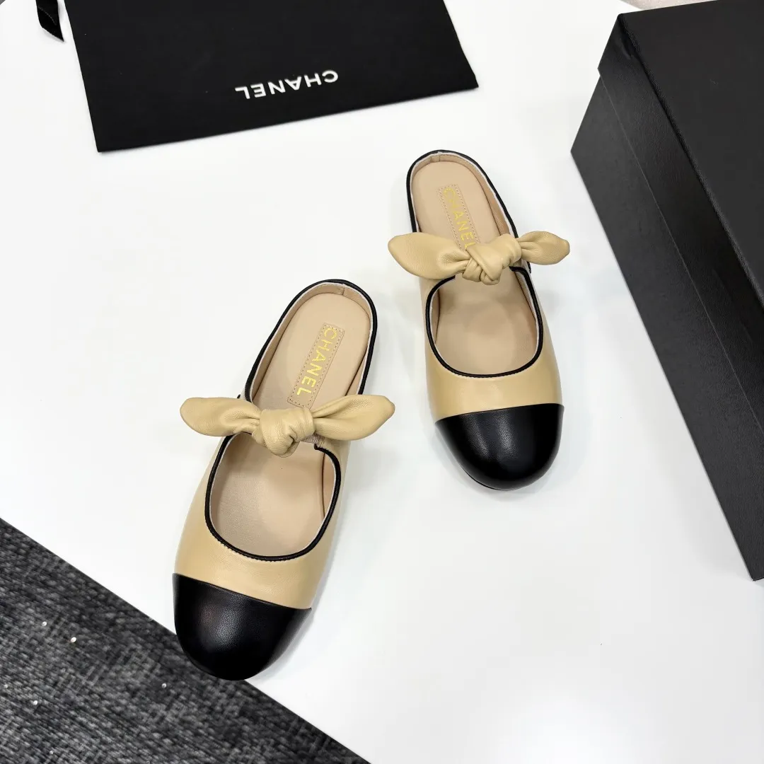 👟👟Ex-factory price 480👟👟 Chanel 25C Early Spring Mary Jane Shoes Series This season’s shoes are all great! The pure black Mary Jane is very comfortable on the feet and the upper leather is also very soft, so you don’t have to worry about rubbing your feet. The bunny ears are also very cute, and the black and white color matching and black fabric cover are very nice. Upper cowhide, inner sheepskin, genuine leather outsole Size: 35-39 40/41 Customized, non-refundable and non-exchangeable